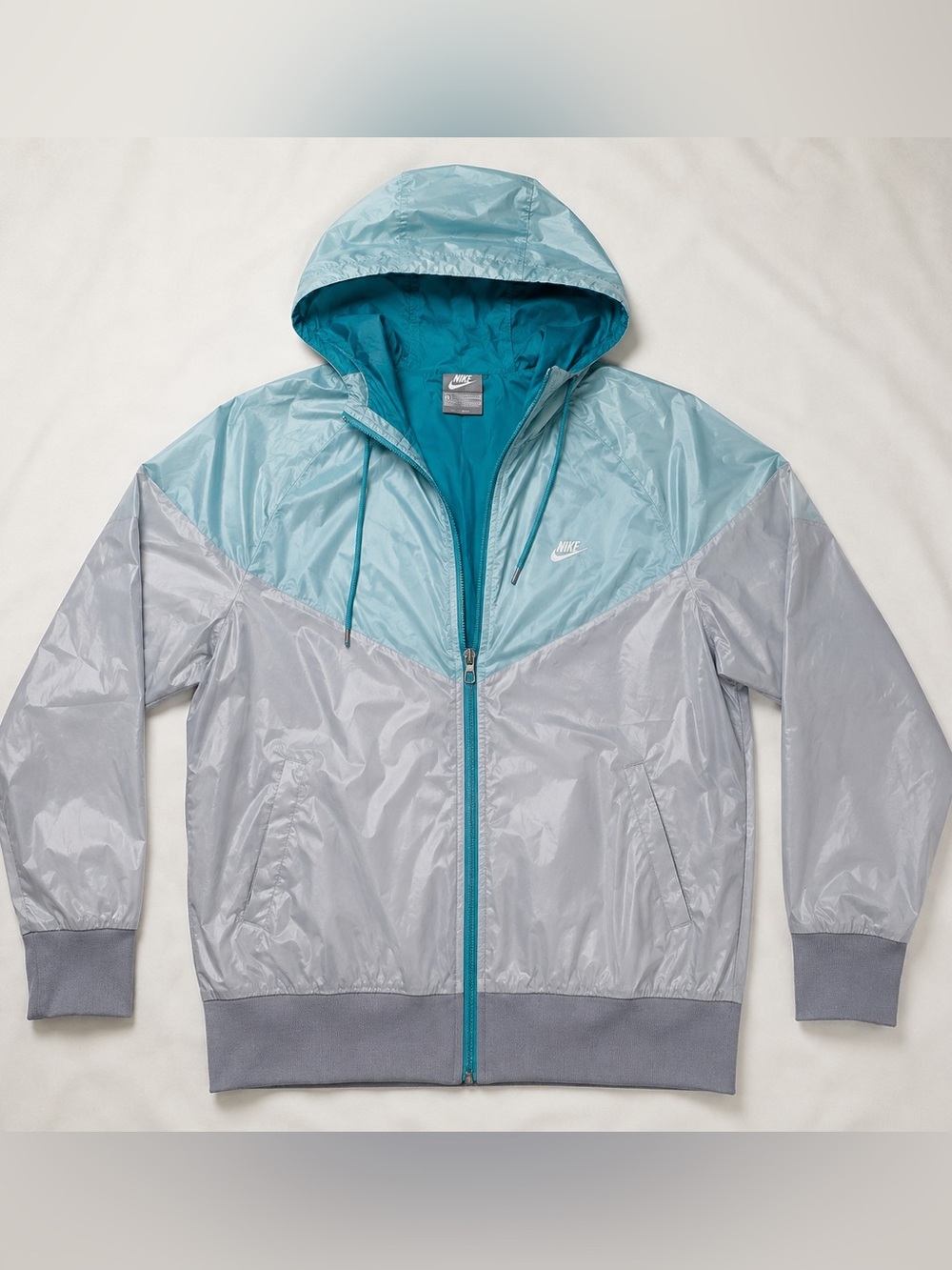 Nike Windrunner Waterproof Jacket – Women’s Large – Teal / Slate – Like New